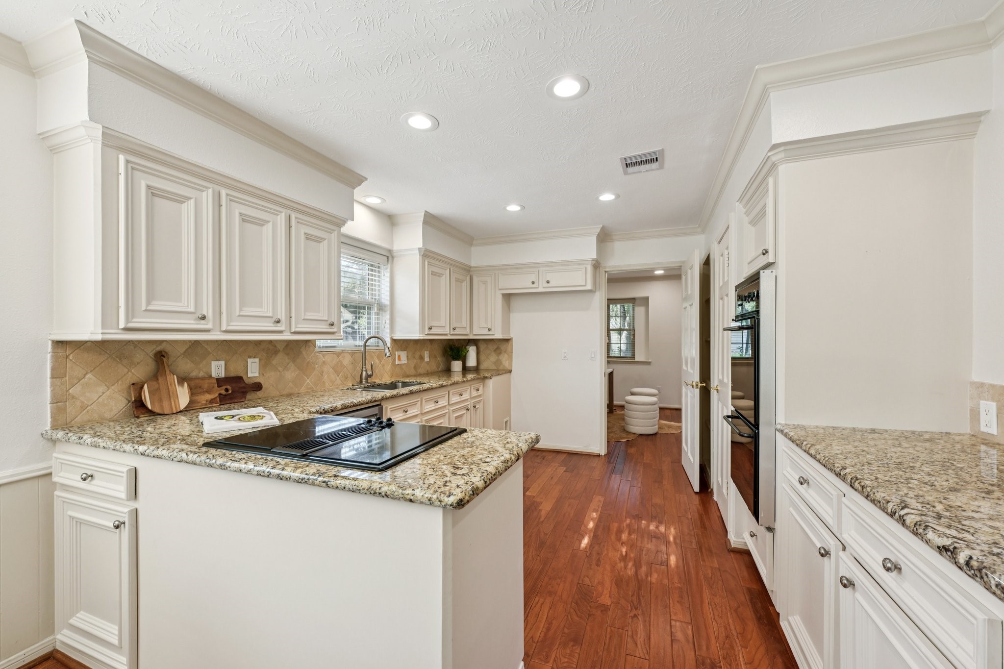 11003 Overbrook Lane Houston, TX 77042 - Photo 6 of 41