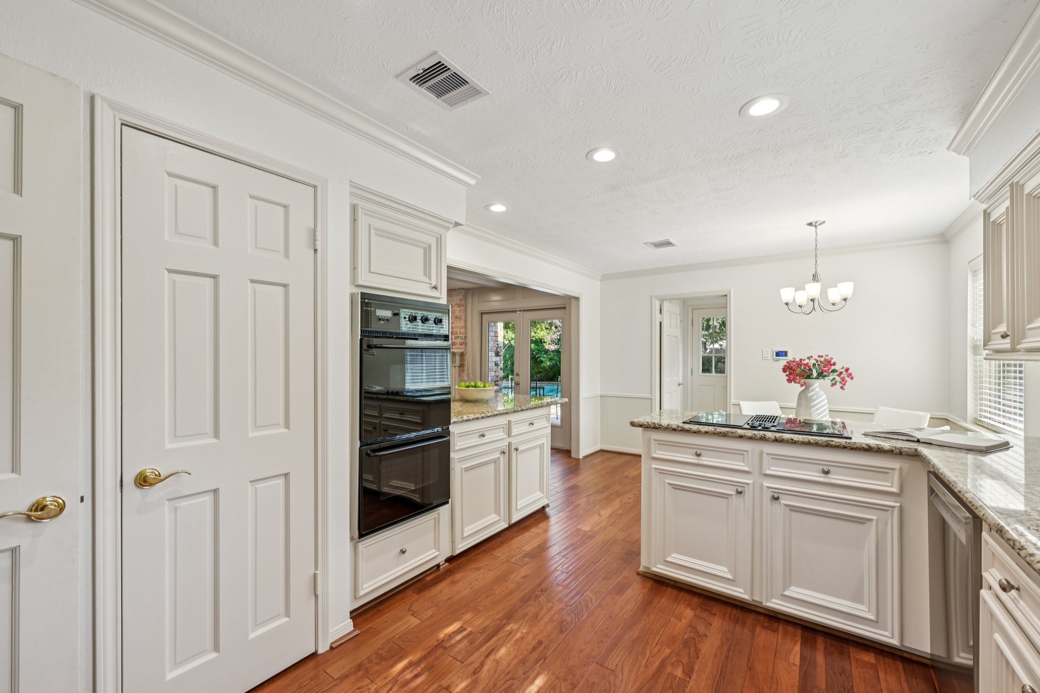 11003 Overbrook Lane Houston, TX 77042 - Photo 9 of 41