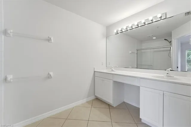 $2,300 | 1059 Albany Court, Unit 218, Naples, FL 34105