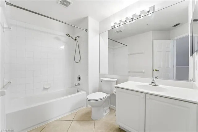 $2,300 | 1059 Albany Court, Unit 218, Naples, FL 34105