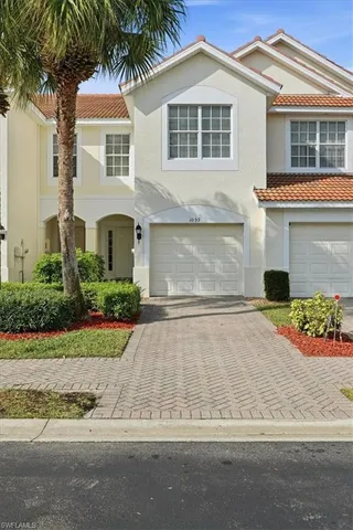 $2,300 | 1059 Albany Court, Unit 218, Naples, FL 34105