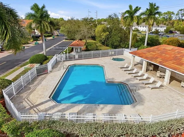 $2,300 | 1059 Albany Court, Unit 218, Naples, FL 34105