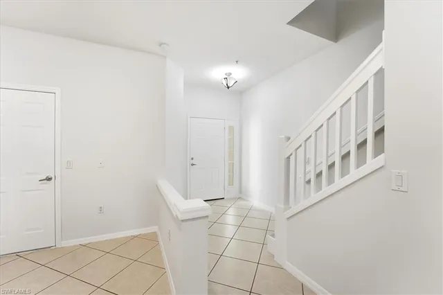 $2,300 | 1059 Albany Court, Unit 218, Naples, FL 34105