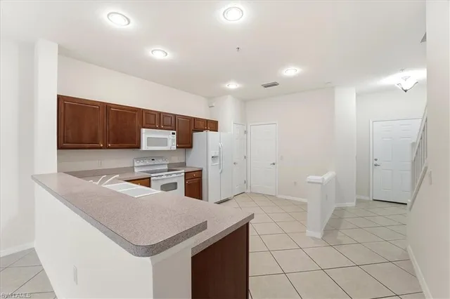 $2,300 | 1059 Albany Court, Unit 218, Naples, FL 34105