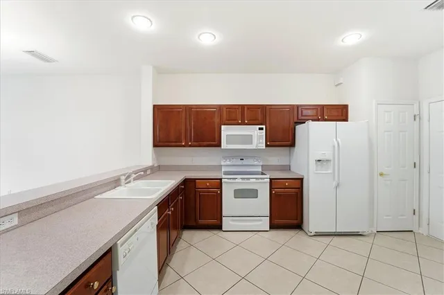 $2,300 | 1059 Albany Court, Unit 218, Naples, FL 34105