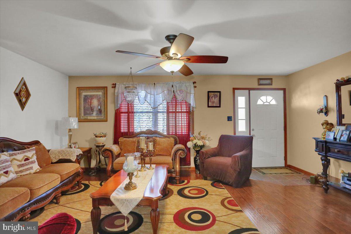 262 Arlington Street Reading, PA 19611 - Photo 3 of 25