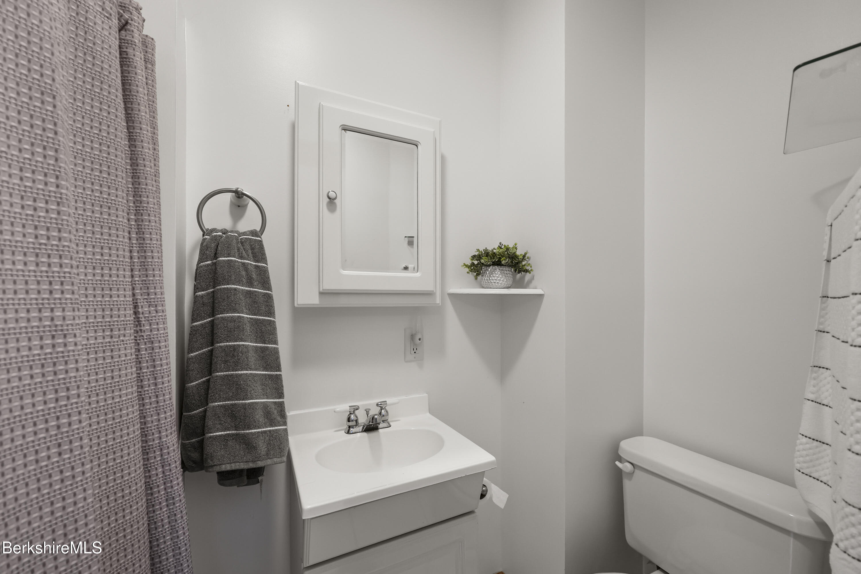 37 Holmes Road Lenox, MA 01240 - Photo 19 of 29 primary bath