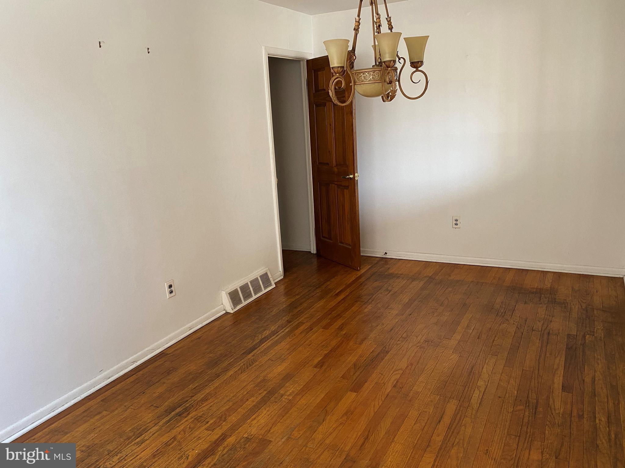 7403 Hill Road Philadelphia, PA 19128 - Photo 12 of 27 Dining room