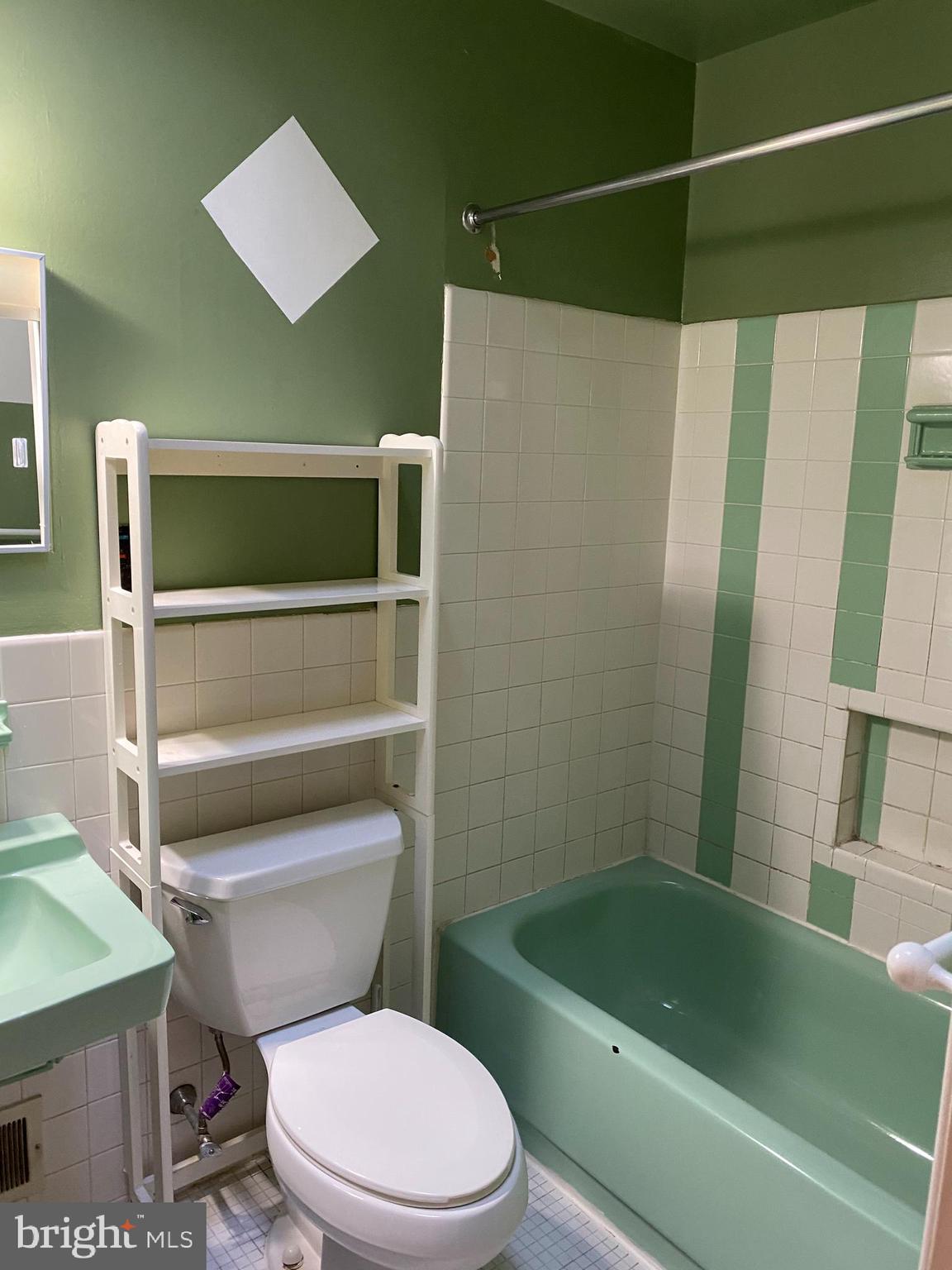 7403 Hill Road Philadelphia, PA 19128 - Photo 19 of 27 Hall bath