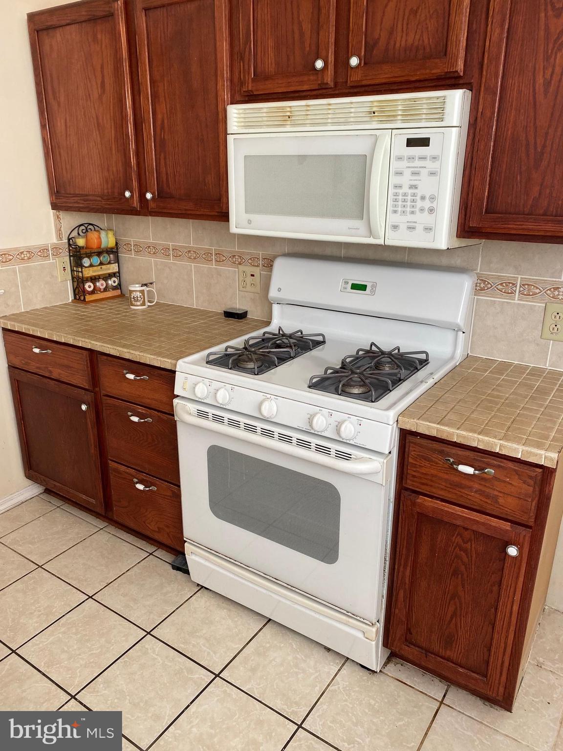 7403 Hill Road Philadelphia, PA 19128 - Photo 7 of 27 Kitchen