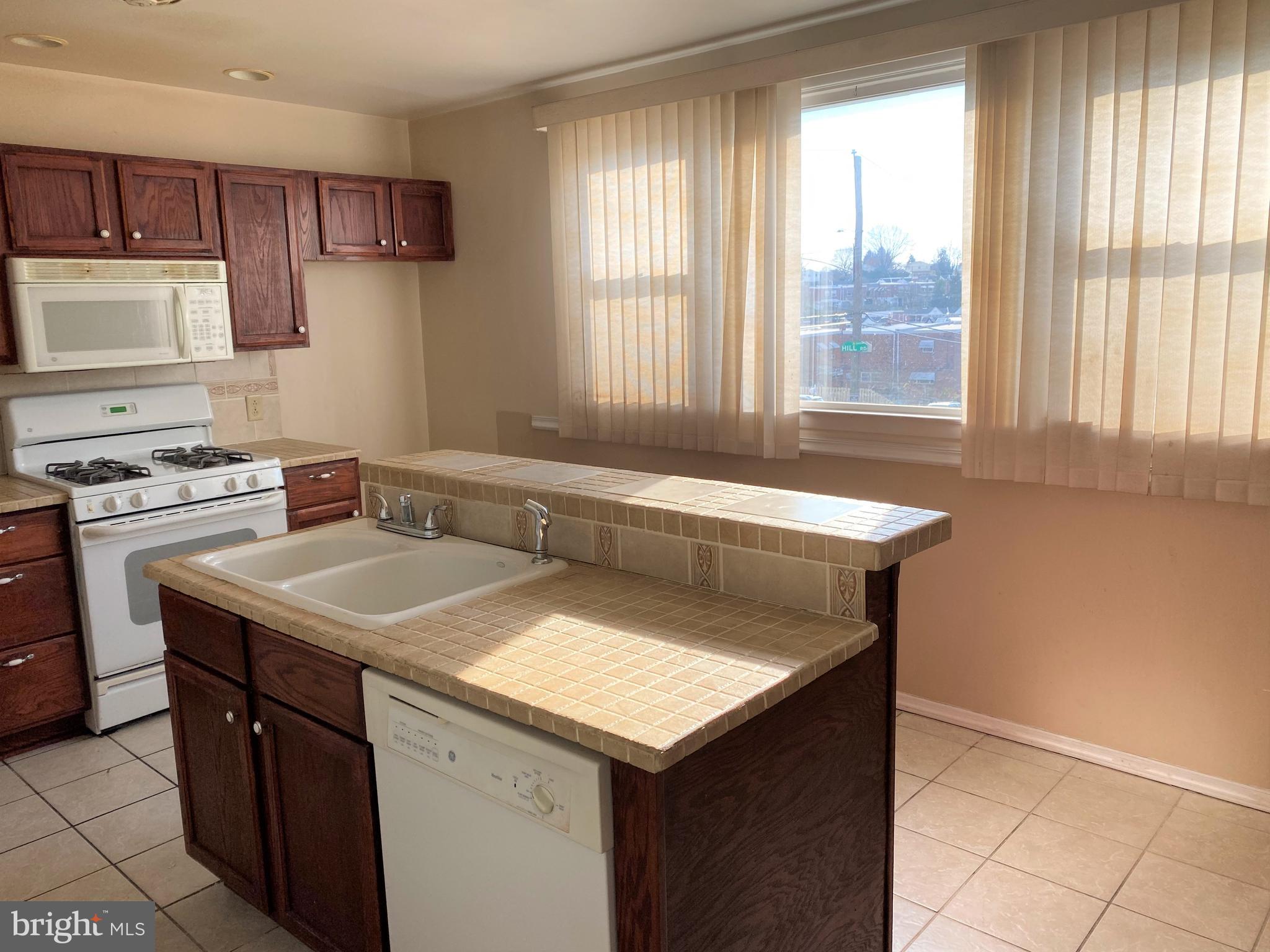 7403 Hill Road Philadelphia, PA 19128 - Photo 8 of 27 Kitchen