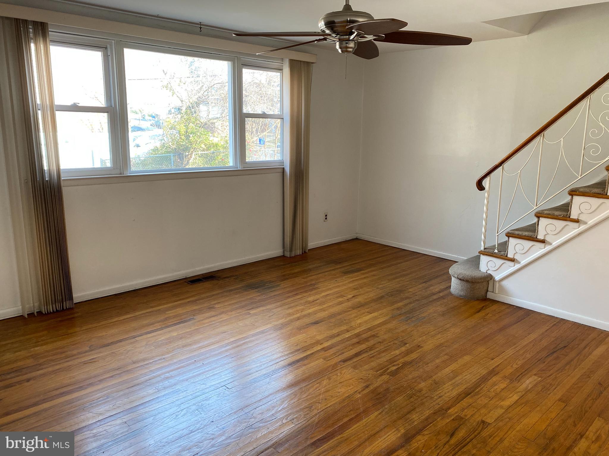 7403 Hill Road Philadelphia, PA 19128 - Photo 9 of 27 Living room