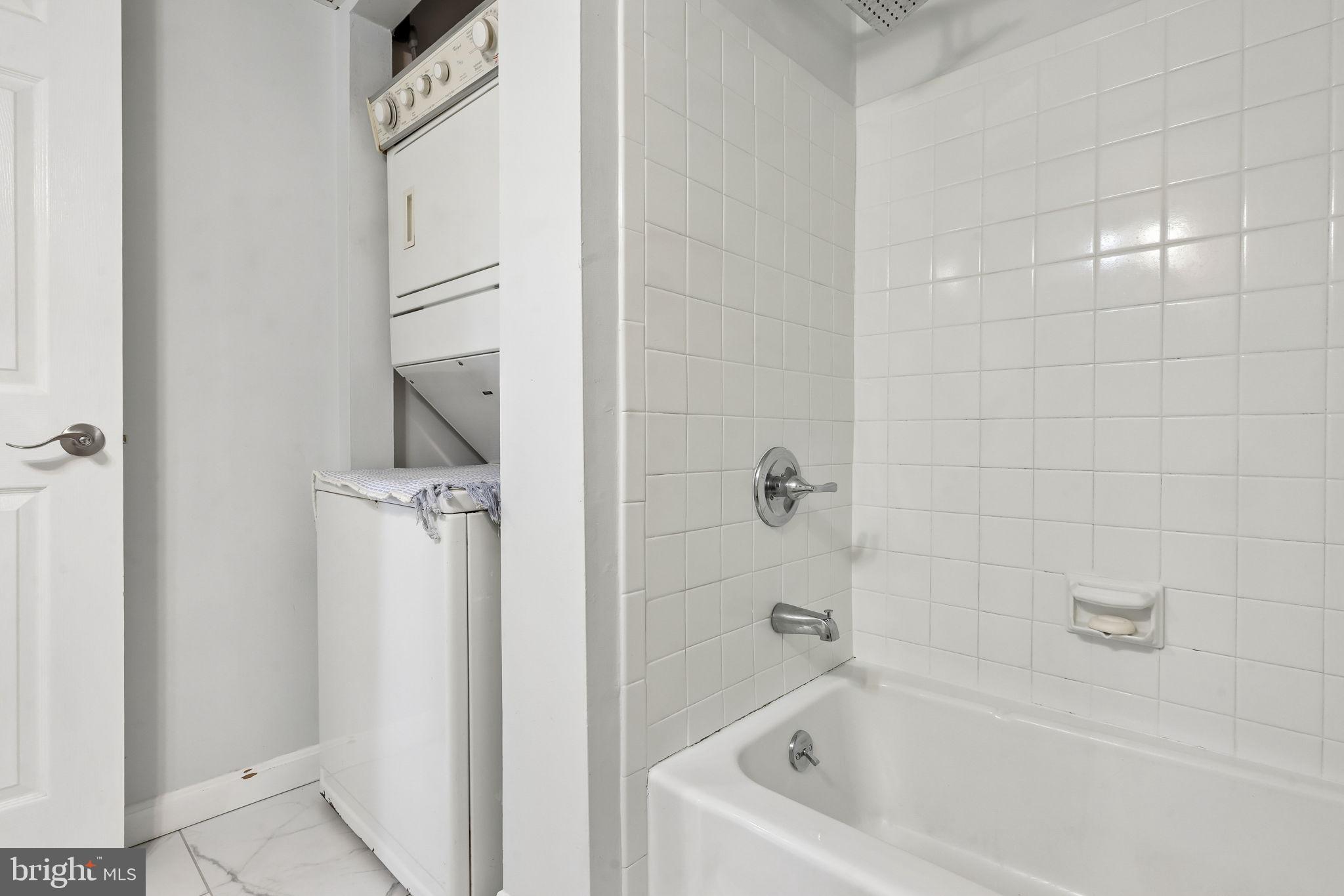 25 South Church Road, Unit 56 Maple Shade, NJ 08052 - Photo 14 of 26 a bathroom with a bathtub