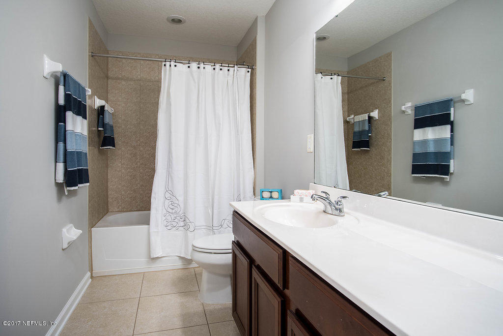 6199 White Tip Road, Unit 4 Jacksonville, FL 32258 - Photo 13 of 35 upstairsbathroom1(1of1)
