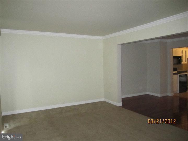 834 Jamestown Road East Windsor, NJ 08520 - Photo 4 of 12 Living Room