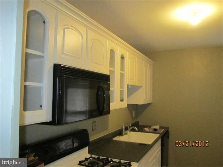 834 Jamestown Road East Windsor, NJ 08520 - Photo 6 of 12 Kitchen