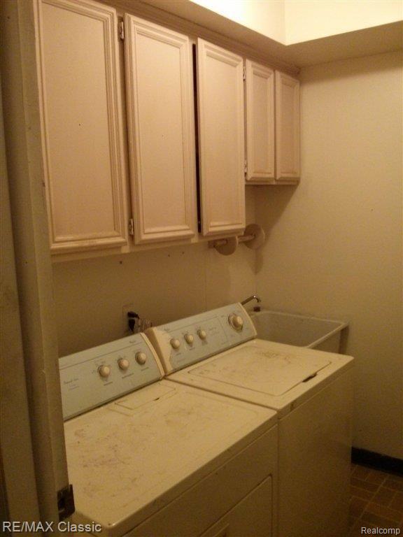 43044 Avon Road Canton, MI 48187 - Photo 21 of 21 1st fl laundry.jpg