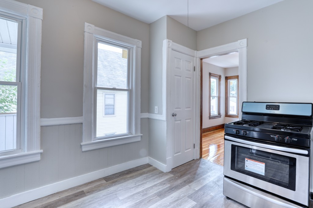 24 Webster Street Springfield, MA 01104 - Photo 4 of 19 Gallery Image 4