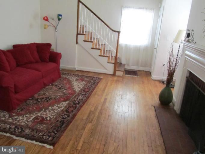 5901 Chillumgate Road Hyattsville, MD 20782 - Photo 4 of 14 Living Room #2