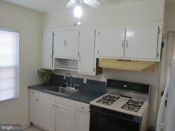 5901 Chillumgate Road Hyattsville, MD 20782 - Photo 8 of 14 Kitchen