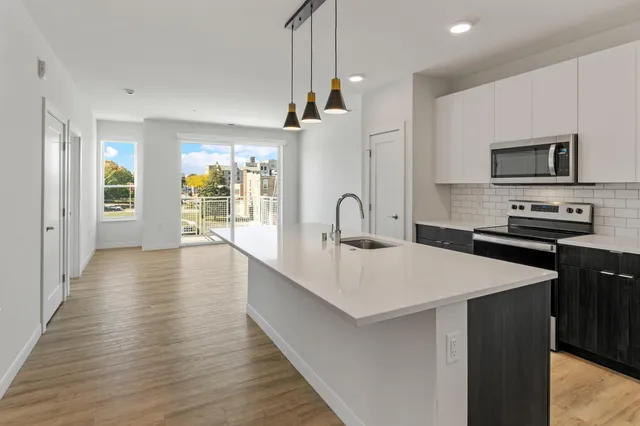 $1,600 | 5945 6th Avenue, Unit 301, Kenosha, WI 53140