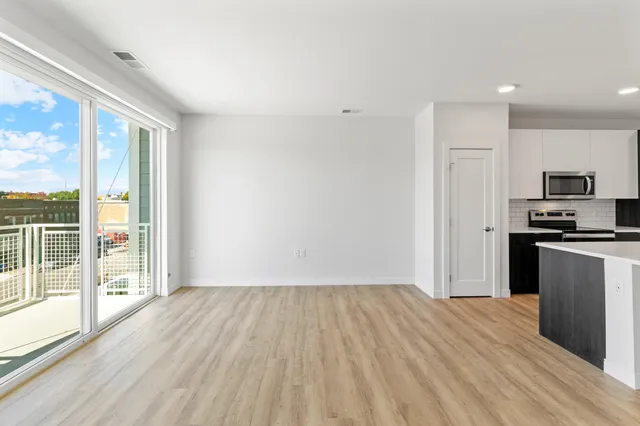 $1,600 | 5945 6th Avenue, Unit 301, Kenosha, WI 53140