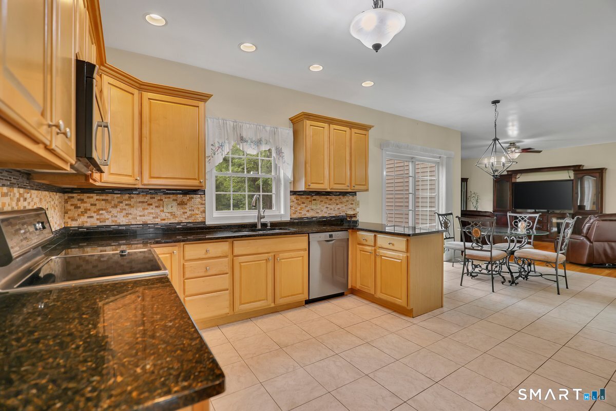 95 Higgins Road Cheshire, CT 06410 - Photo 3 of 40