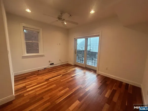 $3,200 | 94 Walnut Street, Unit 2, Montclair, NJ 07042