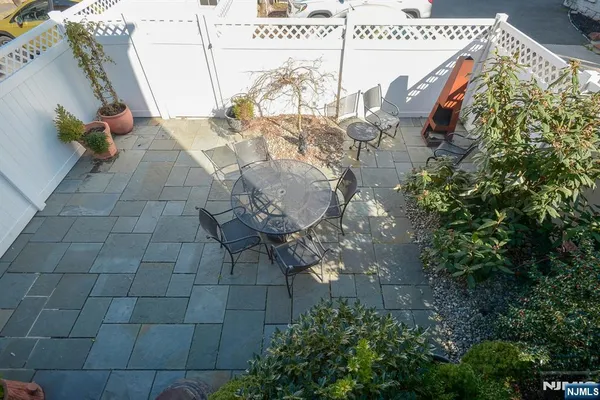 $3,200 | 94 Walnut Street, Unit 2, Montclair, NJ 07042