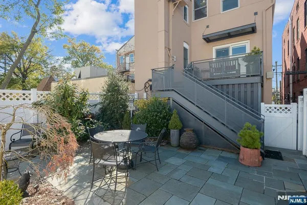 $3,200 | 94 Walnut Street, Unit 2, Montclair, NJ 07042