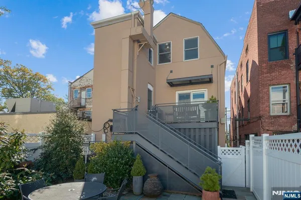 $3,200 | 94 Walnut Street, Unit 2, Montclair, NJ 07042