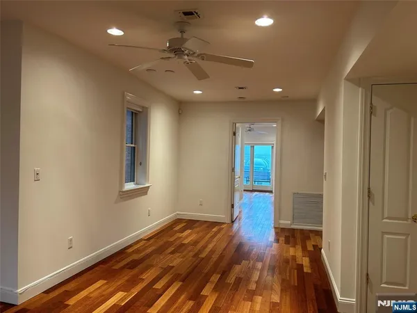$3,200 | 94 Walnut Street, Unit 2, Montclair, NJ 07042