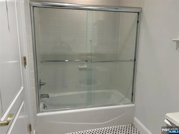 $3,200 | 94 Walnut Street, Unit 2, Montclair, NJ 07042