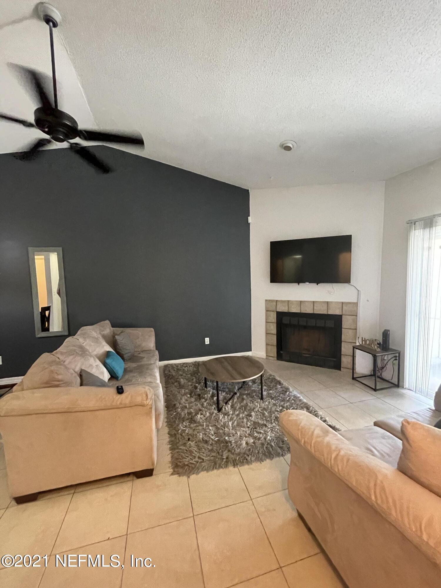 5126 Ricker Road Jacksonville, FL 32210 - Photo 4 of 10 Living Room