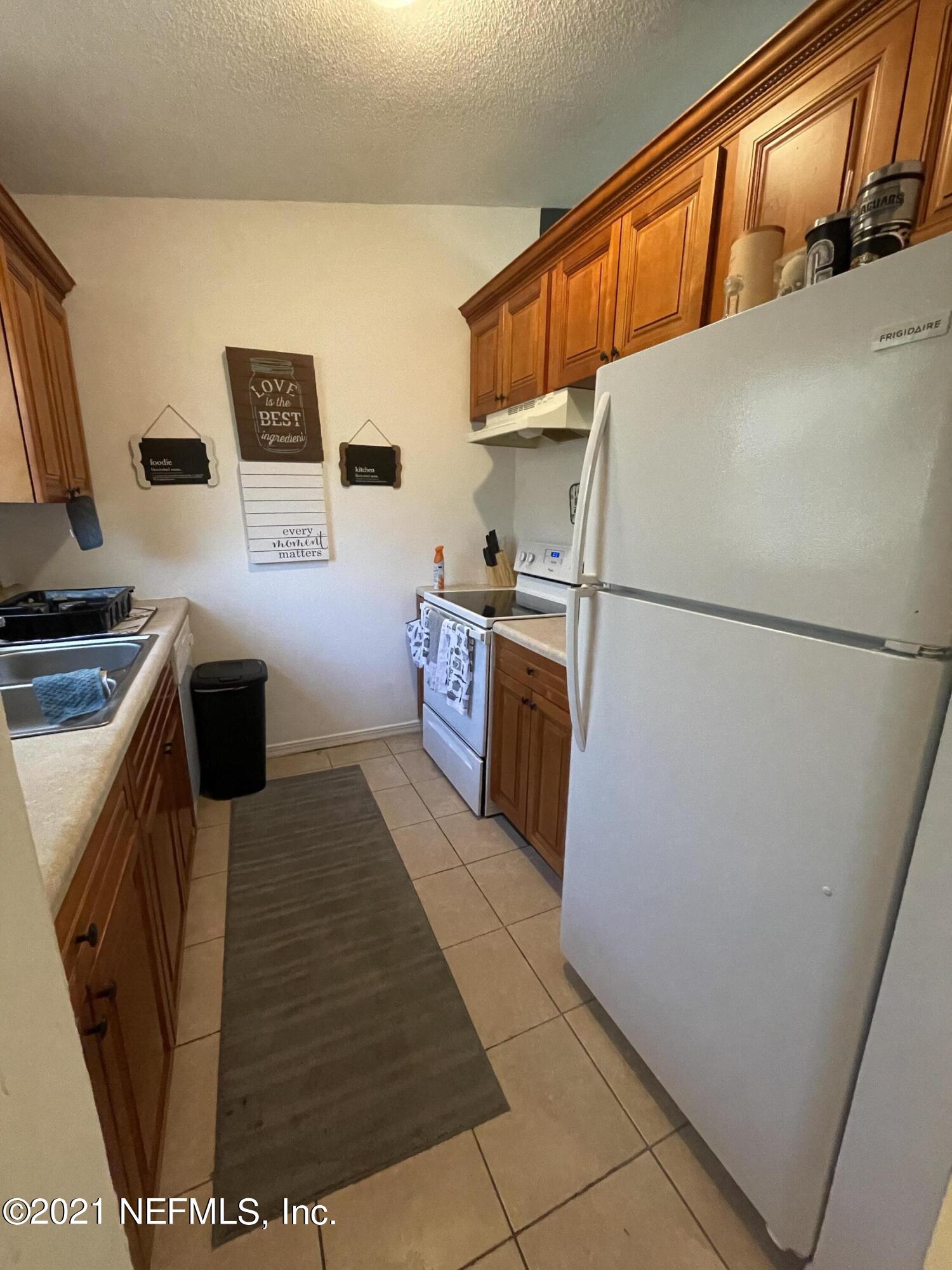 5126 Ricker Road Jacksonville, FL 32210 - Photo 6 of 10 Kitchen