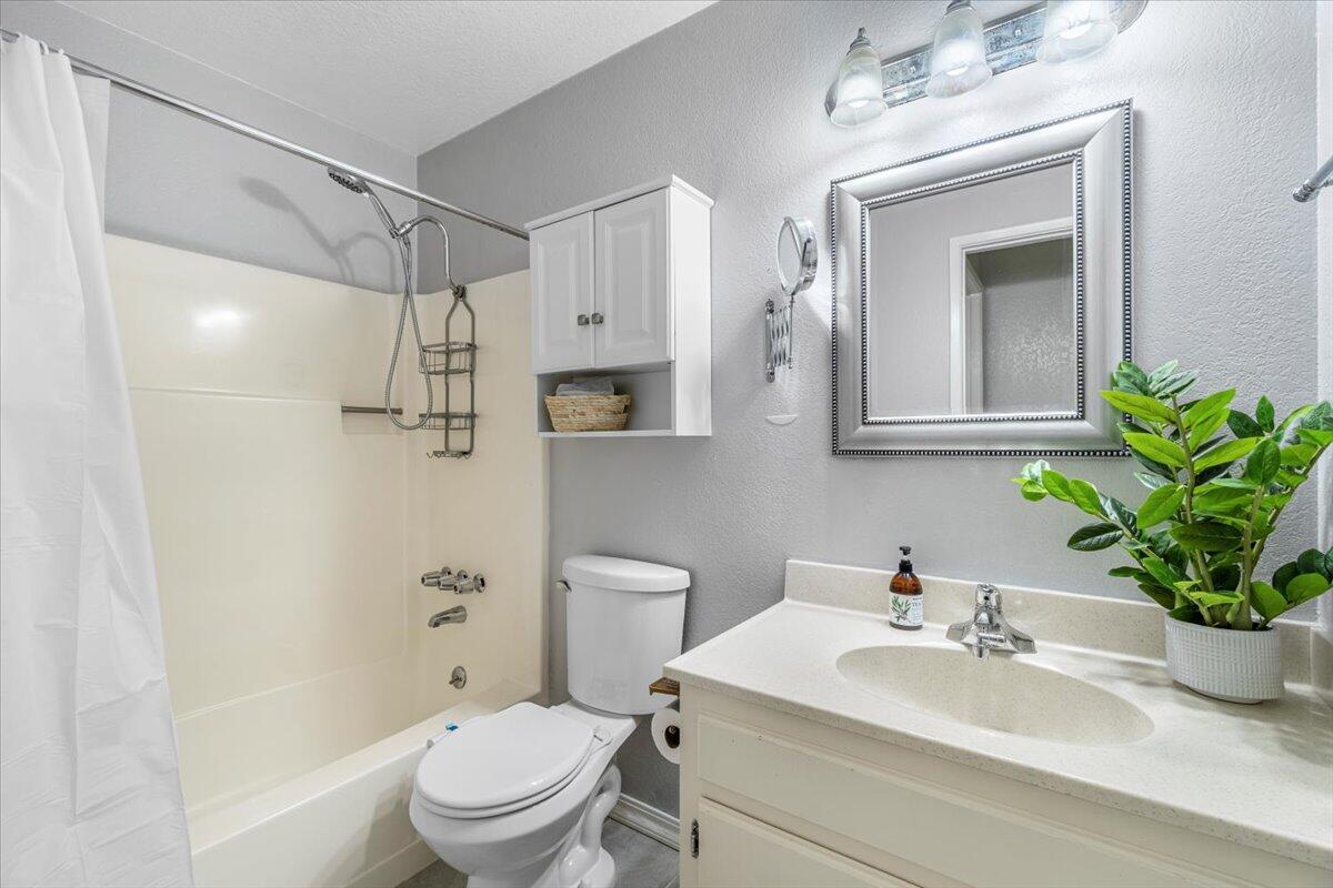 6873 Humboldt Hill Road Eureka, CA 95503 - Photo 23 of 30
