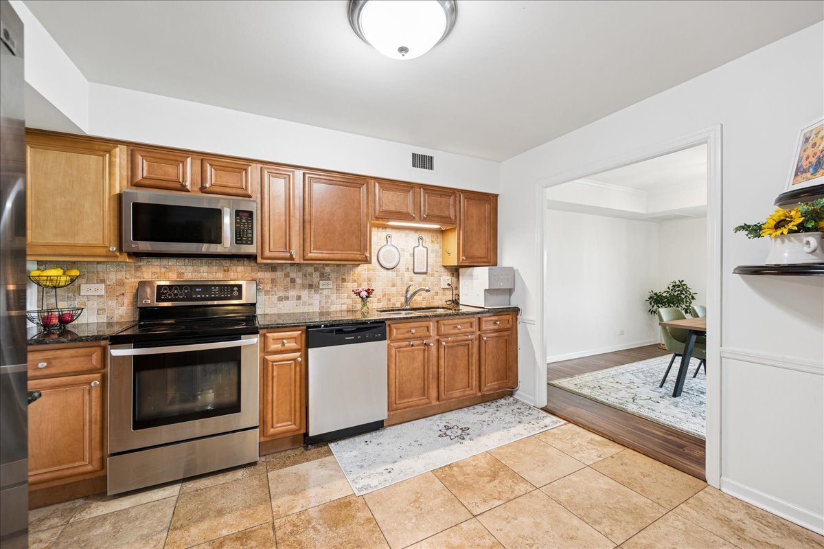 3851 Mission Hills Road, Unit 502 Northbrook, IL 60062 - Photo 11 of 25