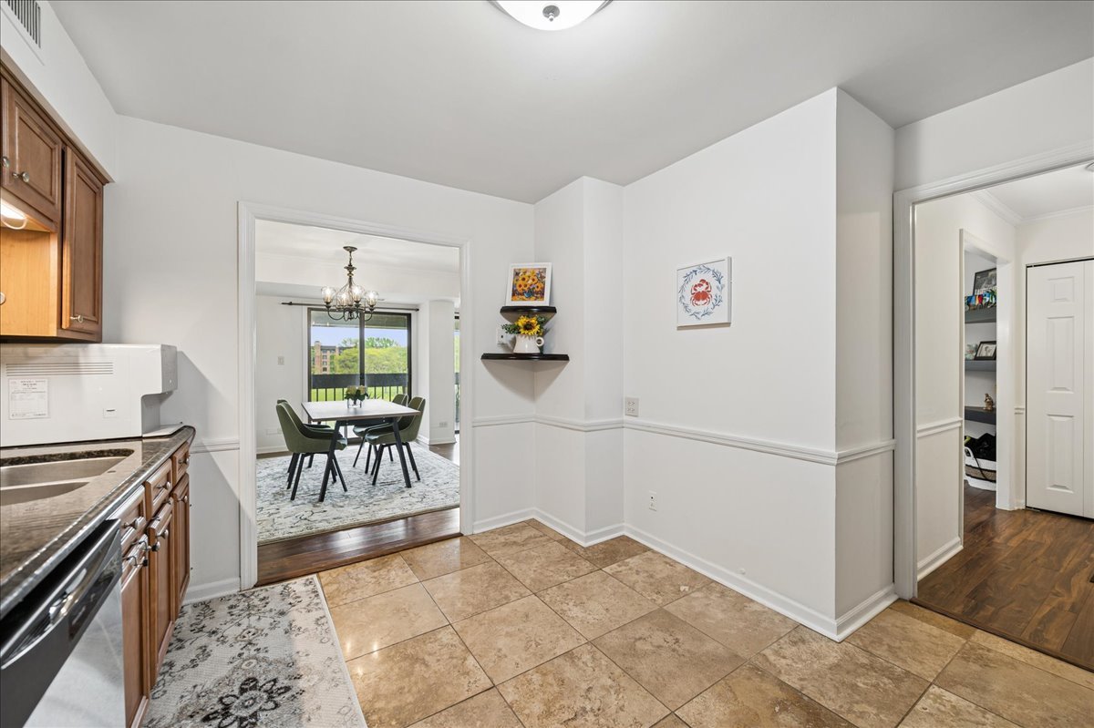 3851 Mission Hills Road, Unit 502 Northbrook, IL 60062 - Photo 13 of 25