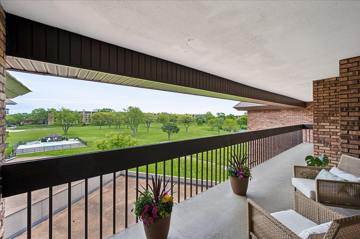 3851 Mission Hills Road, Unit 502 Northbrook, IL 60062 - Photo 22 of 25