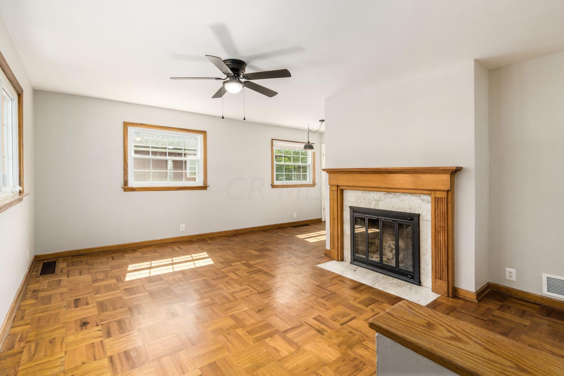 2351 Cranford Road Columbus, OH 43221 - Photo 4 of 30 Living Room