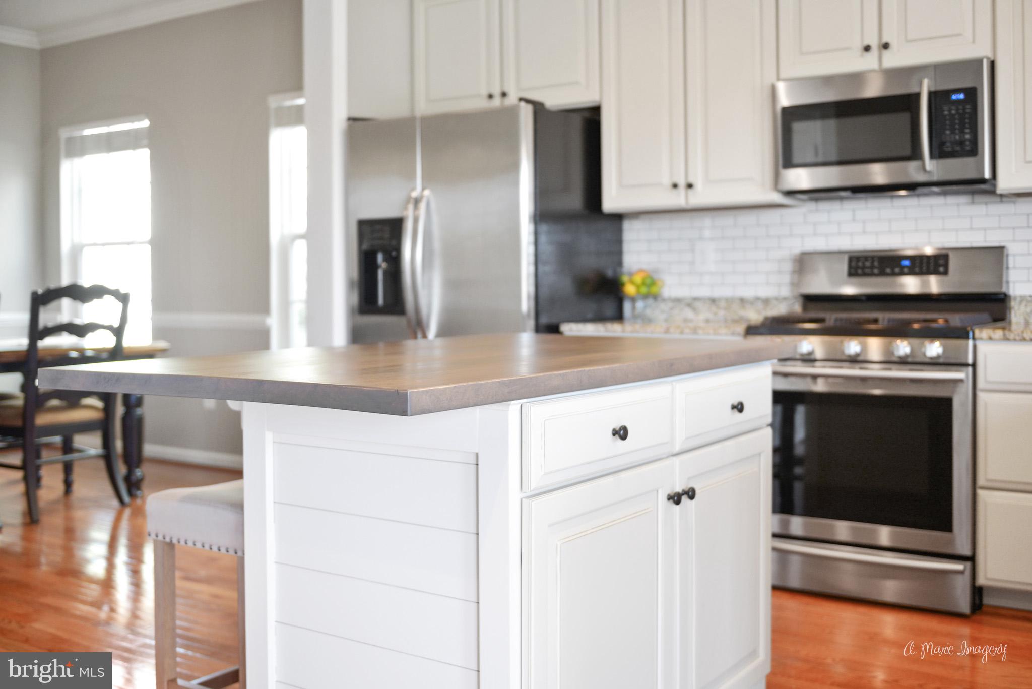 9162 Bealls Farm Road Frederick, MD 21704 - Photo 12 of 68 Custom island for add'l seating