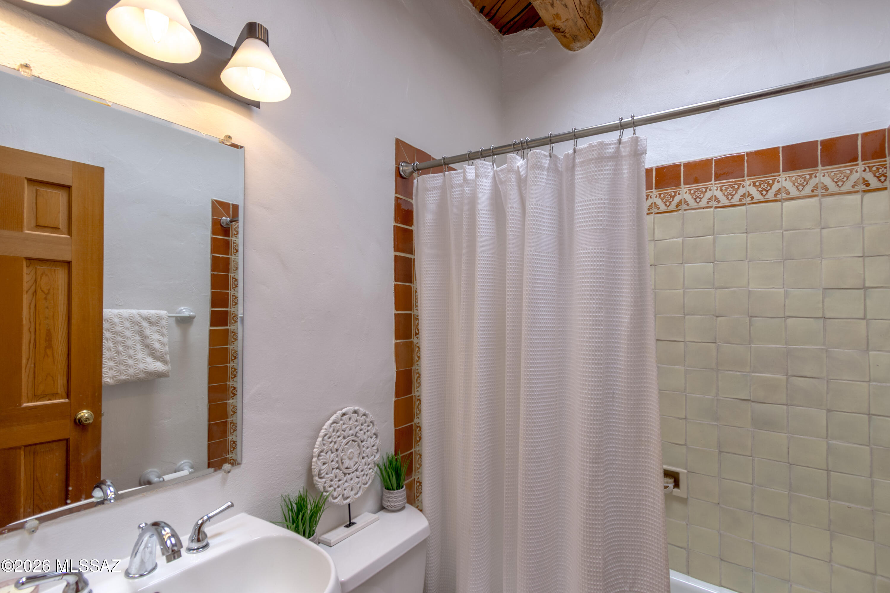 5092 East Fort Lowell Road Tucson, AZ 85712 - Photo 20 of 37 Secondary Bathroom