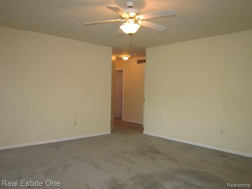 23091 Farmington Road Farmington, MI 48336 - Photo 21 of 36 IMG_1130.JPG