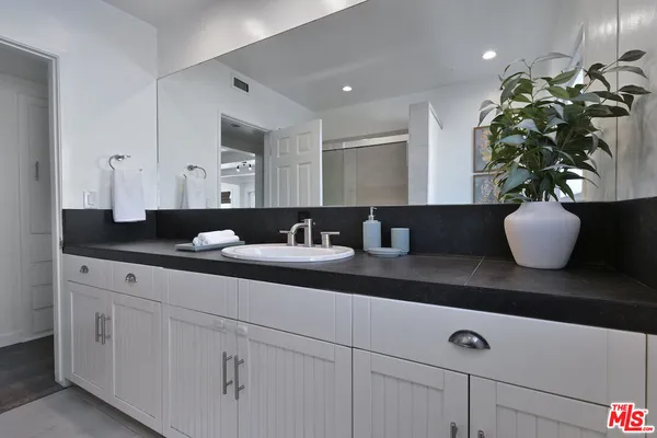 $2,395,000 | 4176 Klump Avenue, Studio City, CA 91602