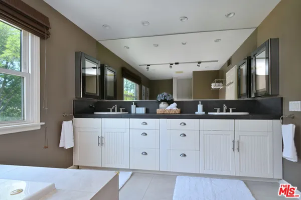 $2,395,000 | 4176 Klump Avenue, Studio City, CA 91602