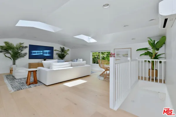 $2,395,000 | 4176 Klump Avenue, Studio City, CA 91602