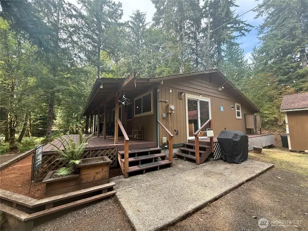 $325,000 | 961 North Potlatch Drive, Hoodsport, WA 98548