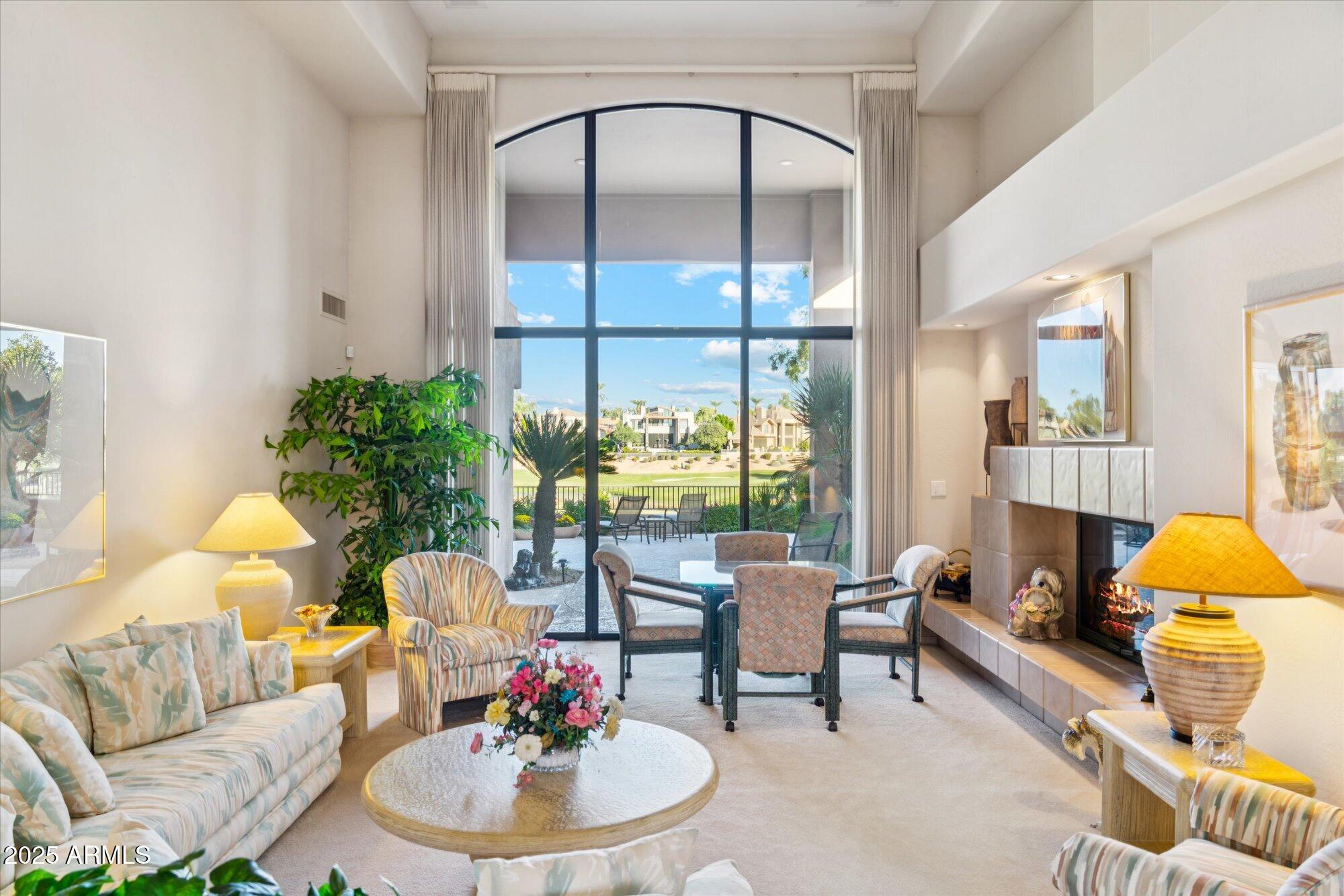 7425 East Gainey Ranch Road, Unit 30 Scottsdale, AZ 85258 - Photo 6 of 55 Living Room