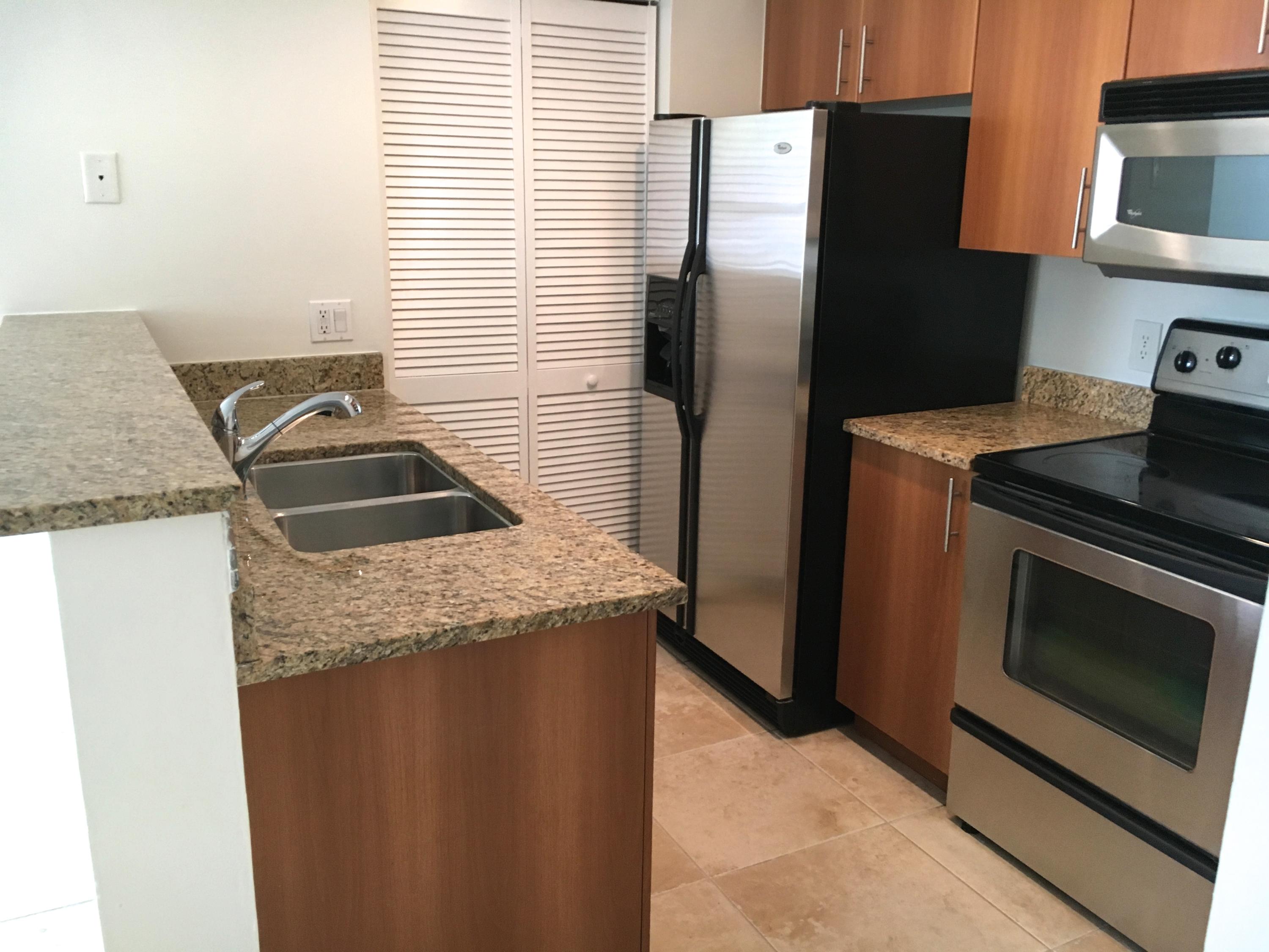 1020 Crystal Way, Unit D Delray Beach, FL 33444 - Photo 15 of 36 IMG_0944