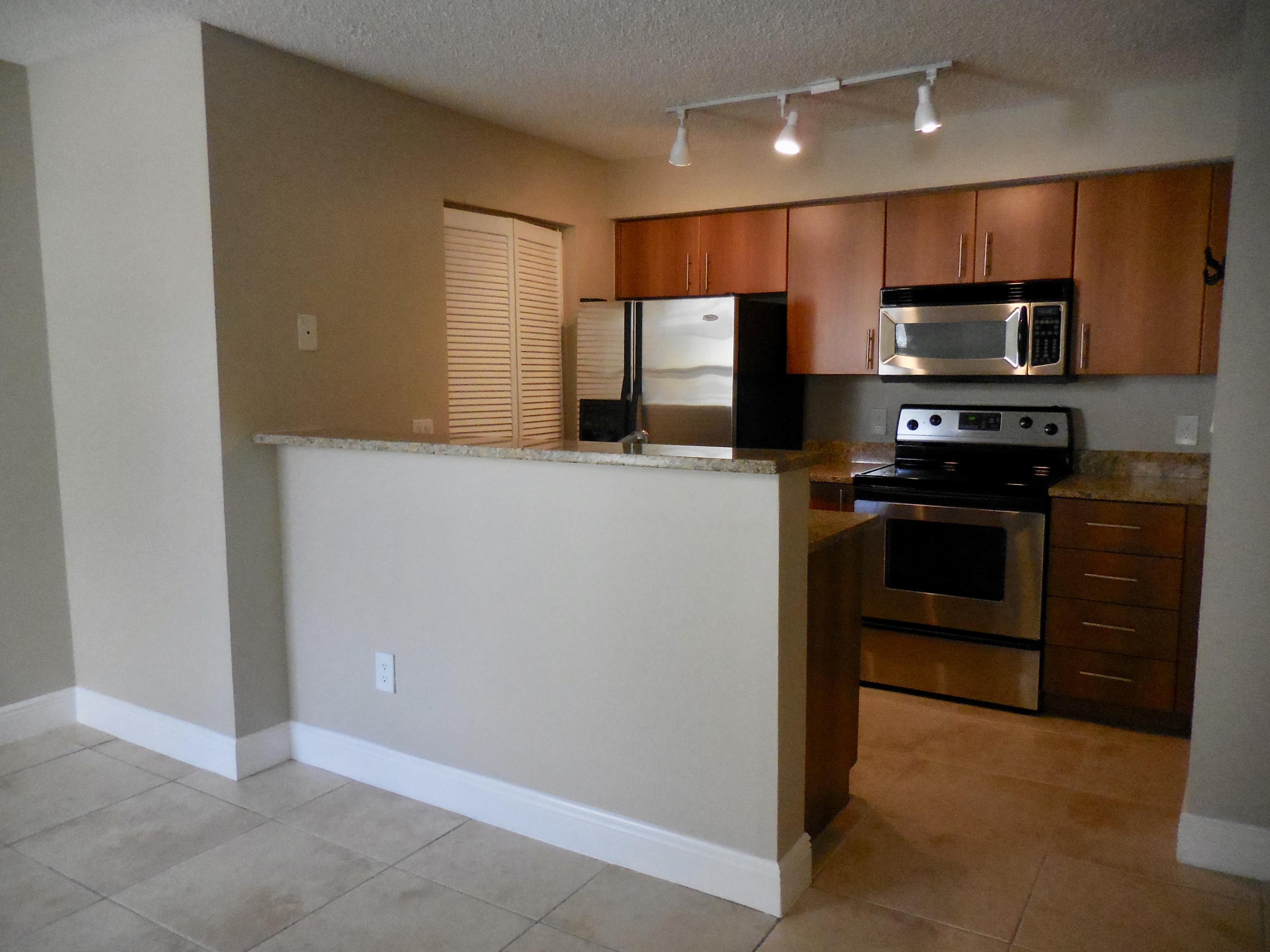 1020 Crystal Way, Unit D Delray Beach, FL 33444 - Photo 5 of 36 1020 4